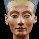 Queen Nefertiti, Icon of beauty (Mini doll) - Image 3